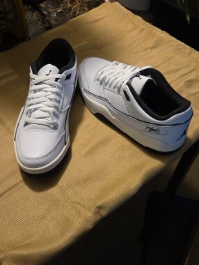 Nike  JORDAN FLIGHT COURT White and Black Low-Top Sneakers